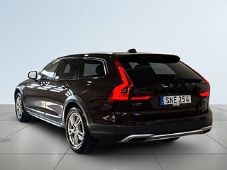 Volvo V90 Cross Country D4 AWD Aut Pro Cockpit HuD Drag Värmare Pano Skinn S&V