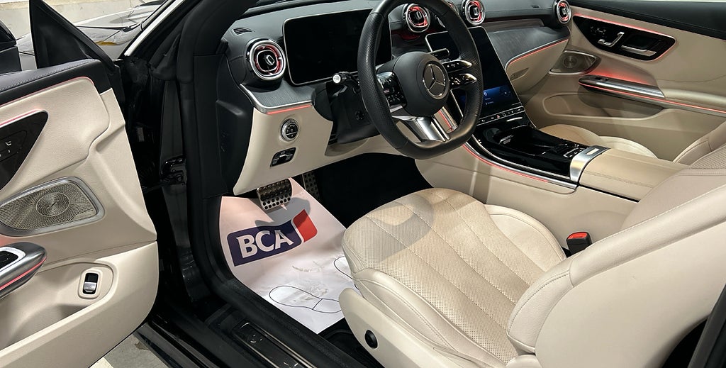 Mercedes-Benz CLE 300 4MATIC Cabriolet AMG Premium Burmester Läder Drag - bild 4