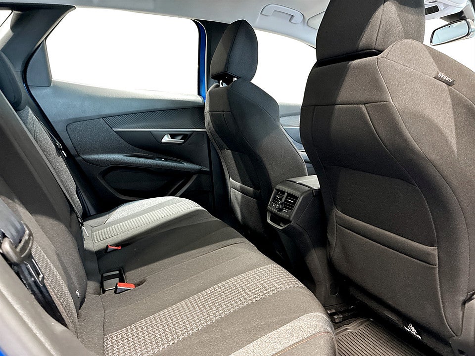 Bild på Peugeot 3008 Active Pack 1.2 PT 130hk B-KAMERA BACKSENSORER