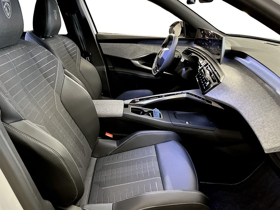 Bild på Peugeot 5008 GT Hybrid 145hk Aut - NYA VINTERHJUL INGÅR!