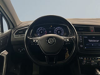 Volkswagen Tiguan 2.0 TDI 4M Cockpit/Drag/Kamera/ M&D-Värmare/S&V-Däck – bild 9