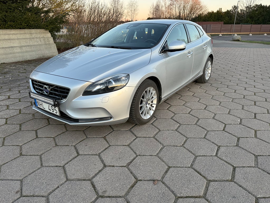 Volvo V40 T3 Momentum, Fullservad,Fint Skick