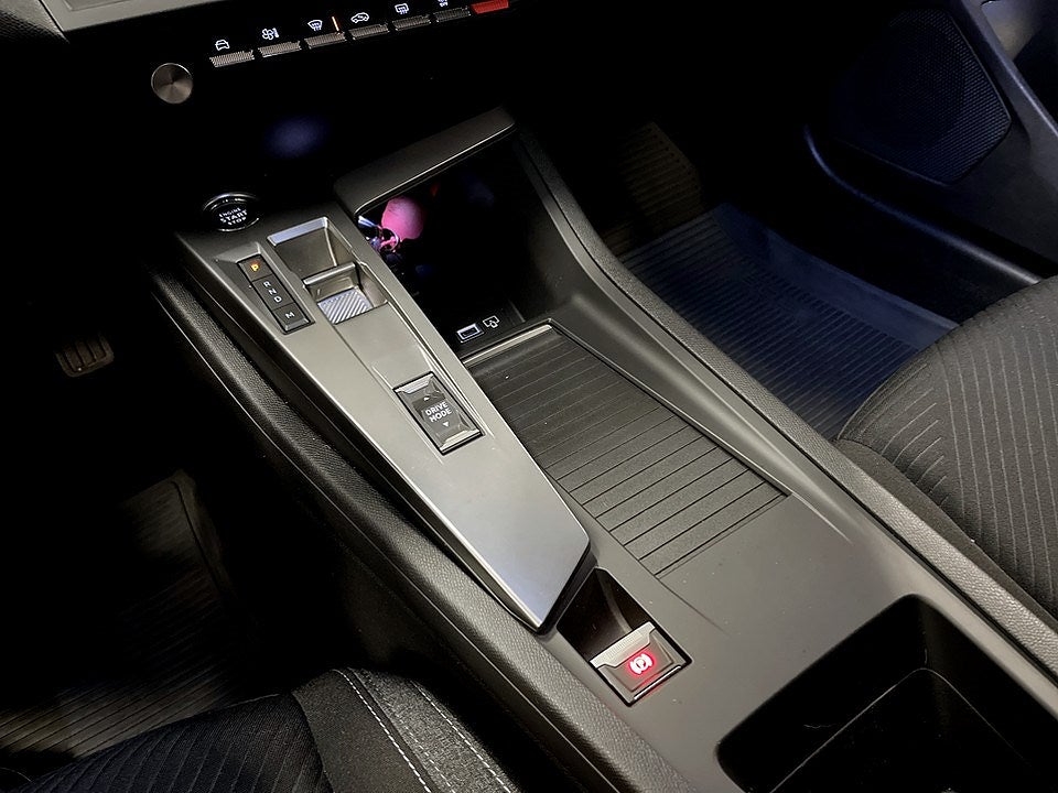 Bild på Peugeot 308 5D Active Pack 1.2 PT 130hk Aut - CARPLAY, FARTHÅLLARE