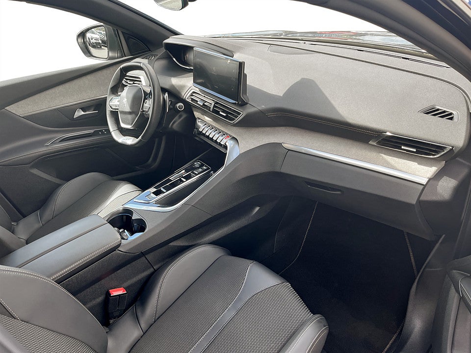 Bild på Peugeot 5008 GT 1.2 PT 130hk Aut 7-SITS B-KAMERA CARPLAY