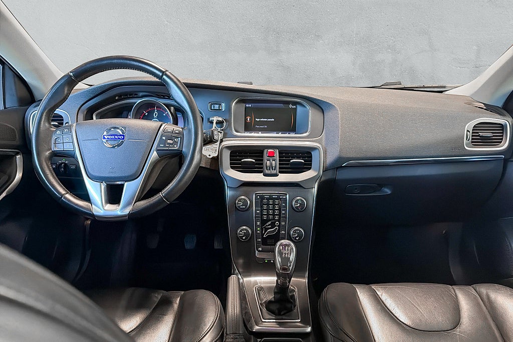 Volvo V40 D2 Summum Minnesstolar B-Kamera Dragkrok Kamrembytt