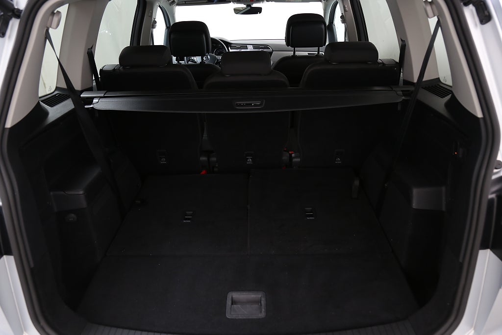 Volkswagen Touran 1,5 TSI 150hk R-Line DSG Värme Drag 7-sits 2021