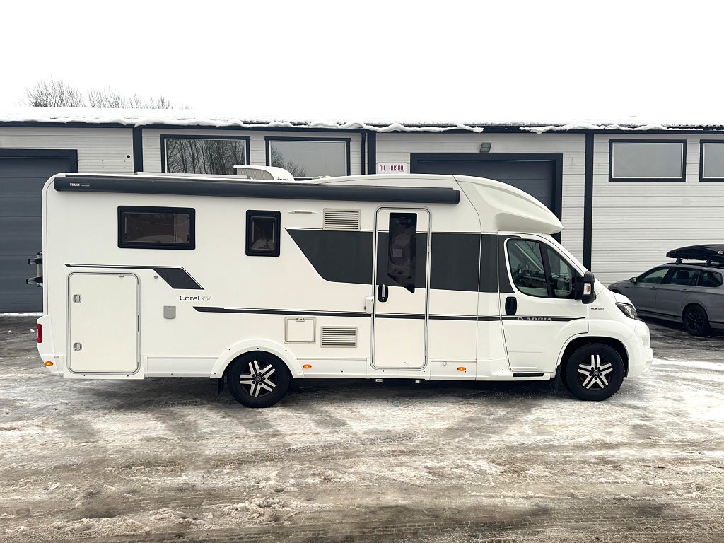 Adria Coral 670 SL PLUS , Långbäddar, Automat