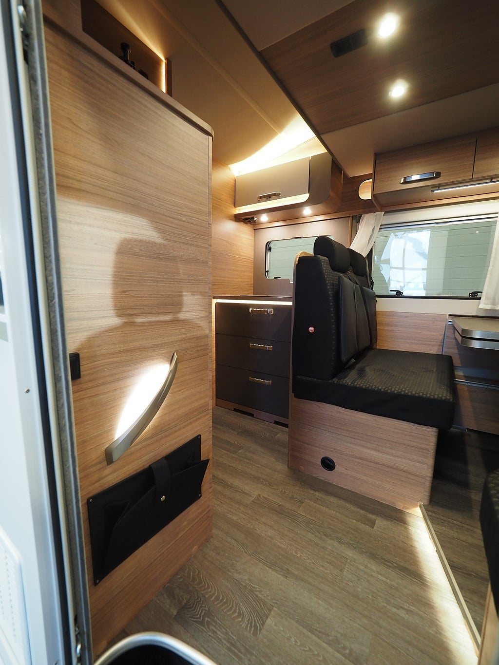 Weinsberg CaraSuite 700 MEG Aut I Markis I Taksäng