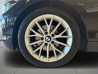 BMW 118d xDrive 5-dörrars Sport line Dragkrok Mvärmare Psens S&V – bild 14