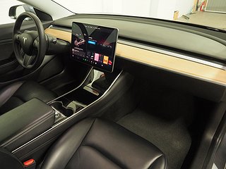 Sedan Tesla Model 3 11 av 21