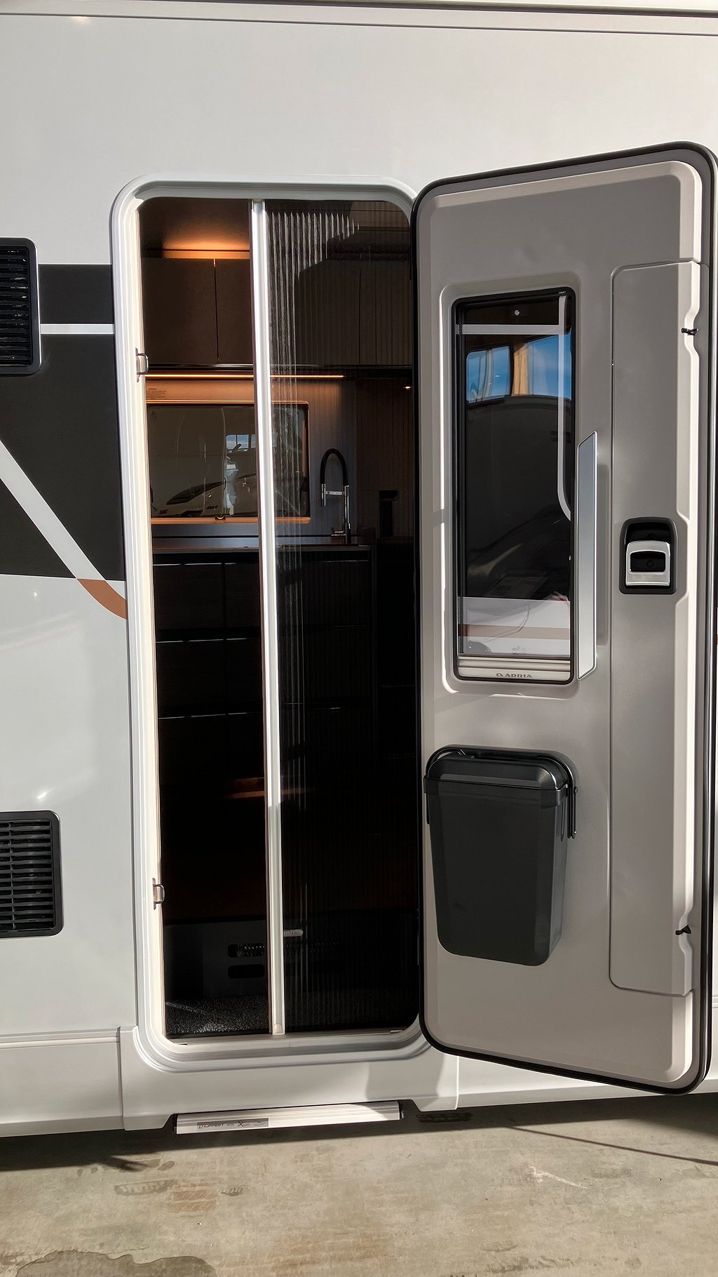 Adria Super Sonic 780 DL Face to face / Mercedes / Alde /AUT - Adria
