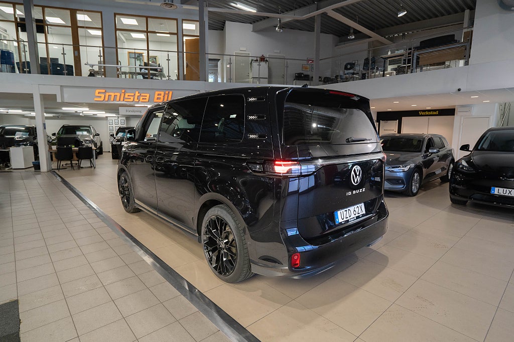 Volkswagen ID. Buzz 82 kWh 5-sits BLACK DRAG KAMERA 1-ÄGARE MOMS