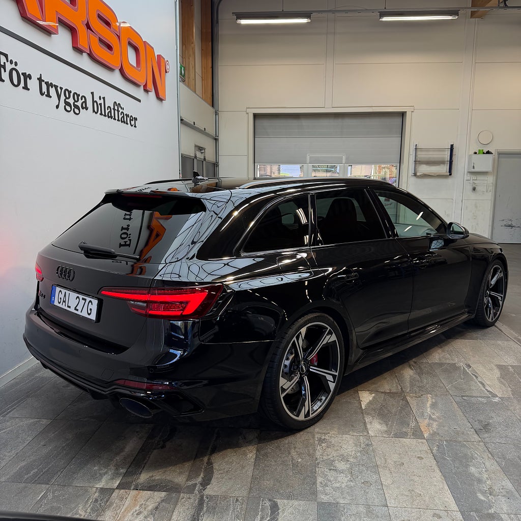 Audi RS4 2.9 TFSI V6 Q Kolfiber Massage Keramiska B&O Sv-såld
