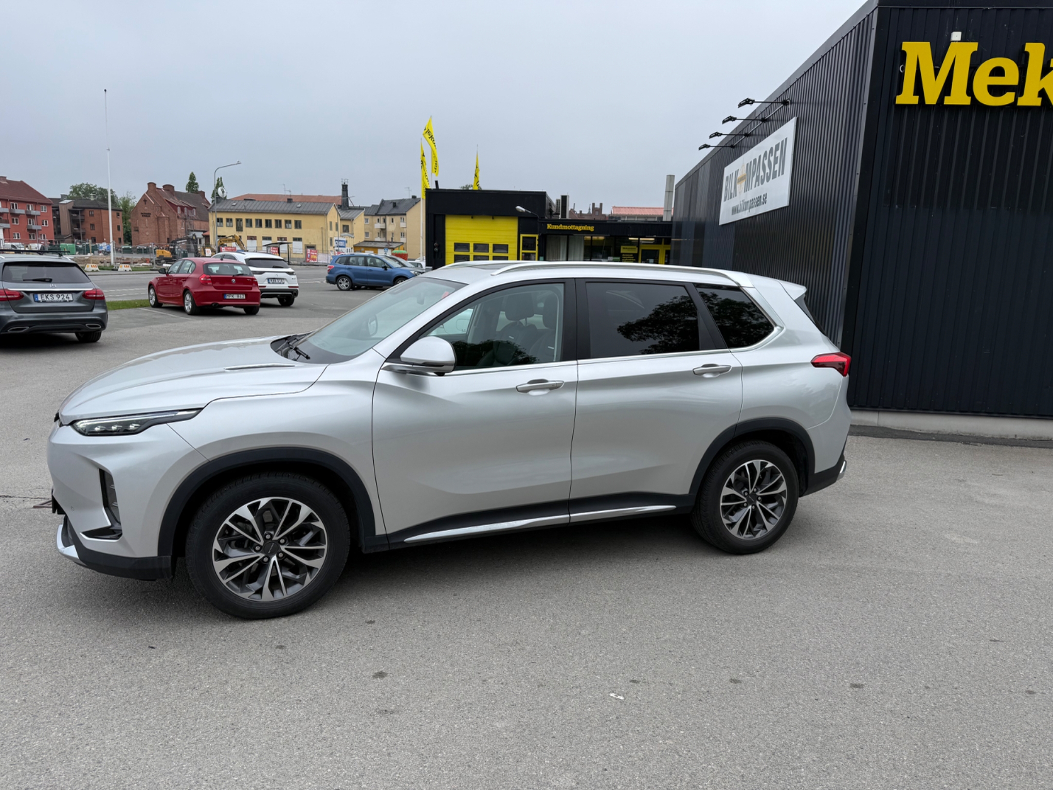 Maxus Euniq 6 70 kWh Exclusive Helläder 2022, kuva 4/34