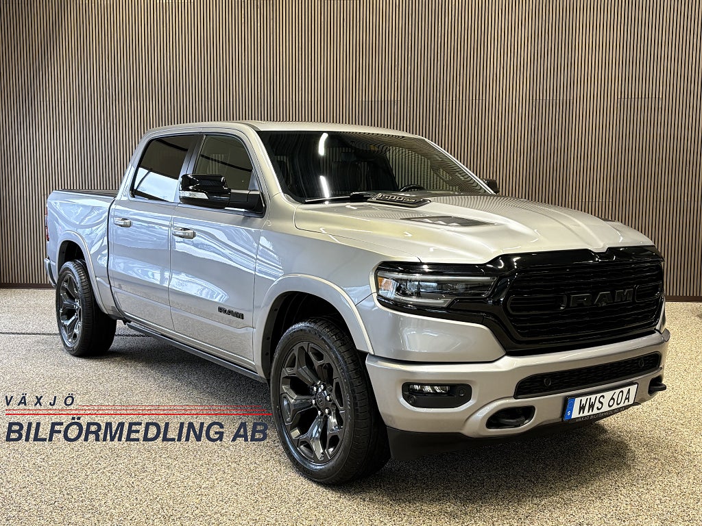 Dodge RAM Crew Cab 5.7 V8 HEMI Limited Night 