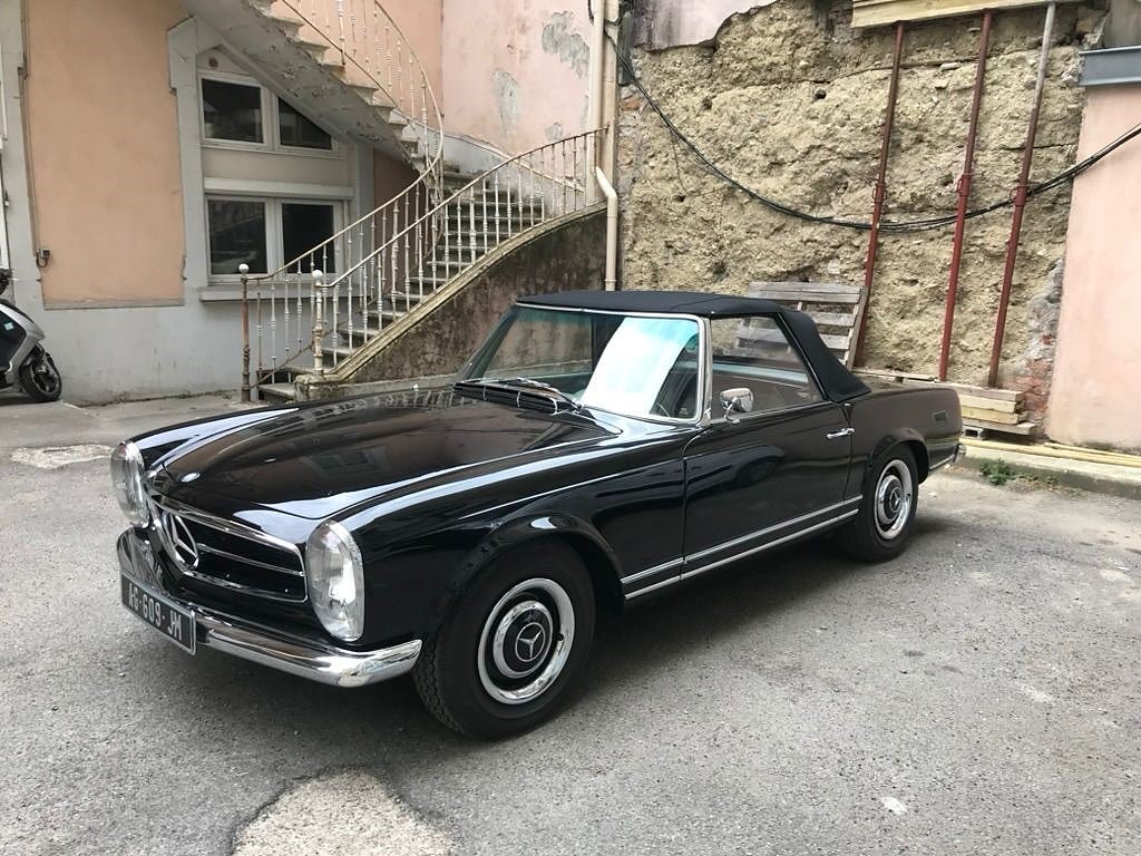 Mercedes-Benz 230 SL
