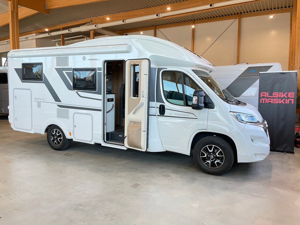 Matrix Axess 600 SL - Adria Matrix Axess 600 SL / B-körkort / Solcell / Långbädd
