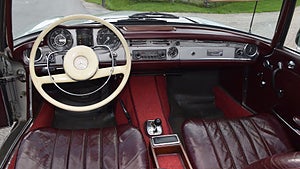 En fin Mercedes-Benz 230 SL. Foto: Bilweb Auctions