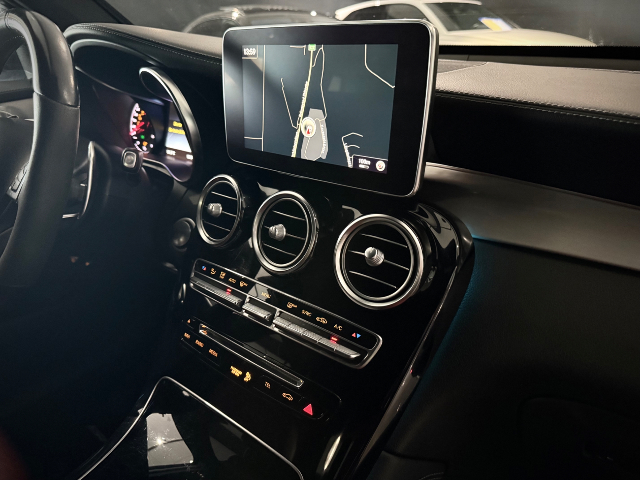 Mercedes-Benz GLC 2017, bild 6/39