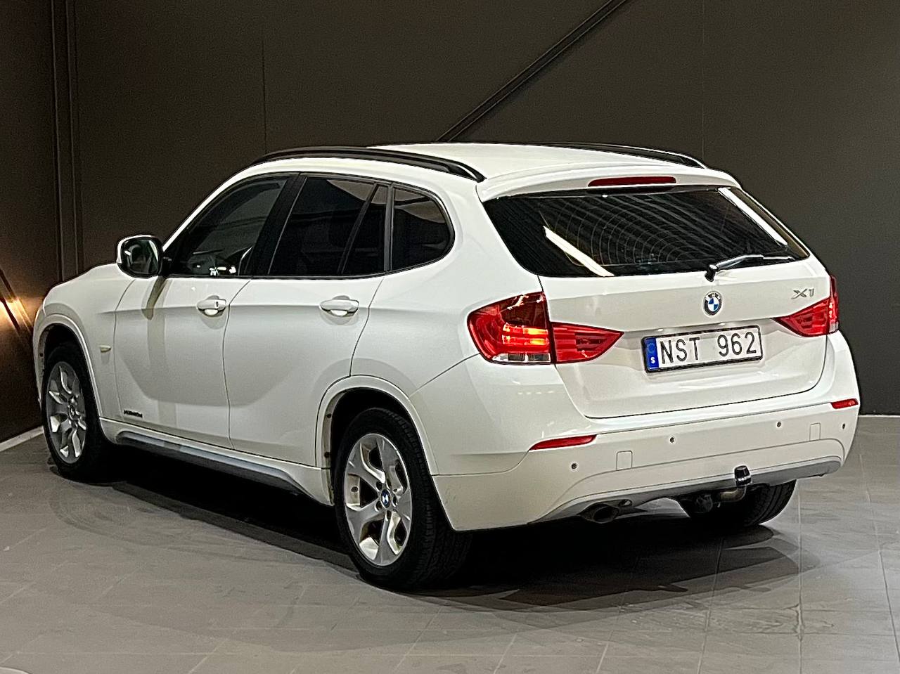 BMW X1 2011, photo 6/55