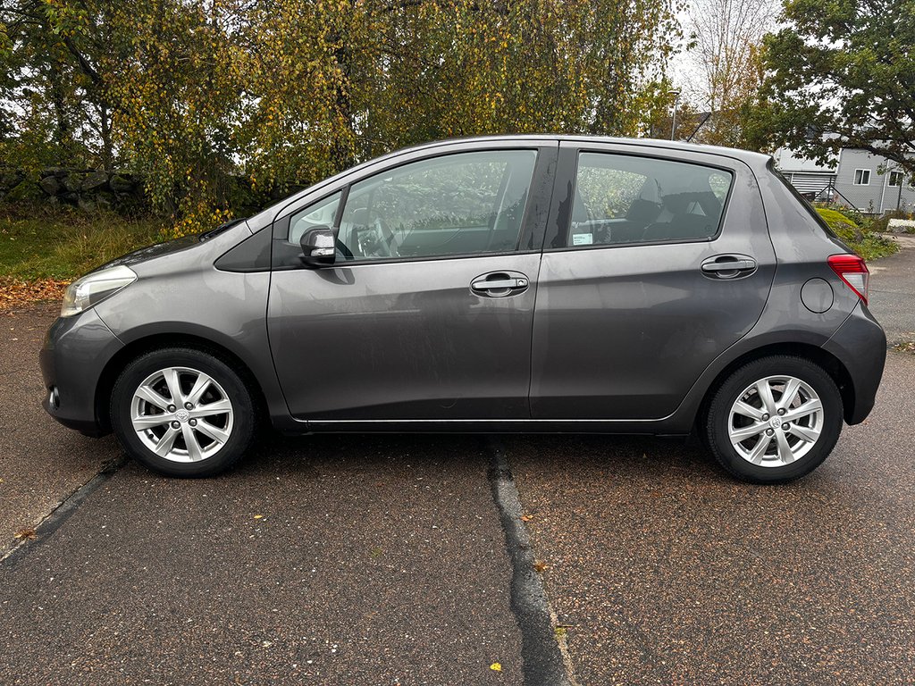 Toyota Yaris VI KÖPER YARIS OCH AYGO MED AUTOMAT