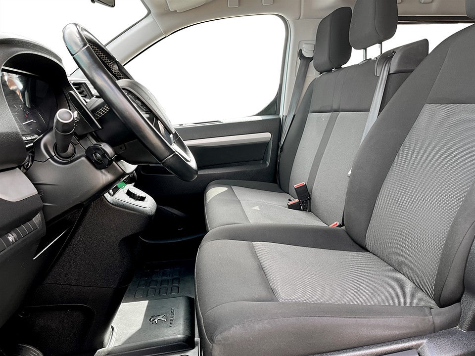 Bild på Peugeot Traveller Business 2.0 BHDi 144hk Aut L3 9-SITS DRAG CARPLAY