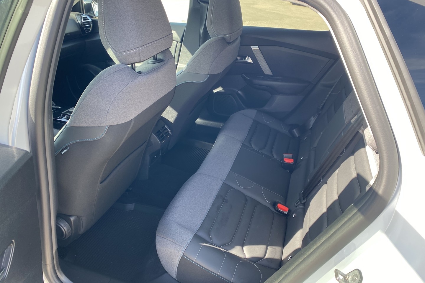 Citroen C4 Shine PureTech 130 HK Automat 2024, kuva 7/36