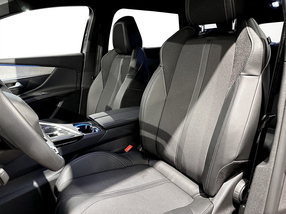 Bild på Peugeot 5008 GT 1.2 PT 130hk Aut - B-KAMERA, CARPLAY