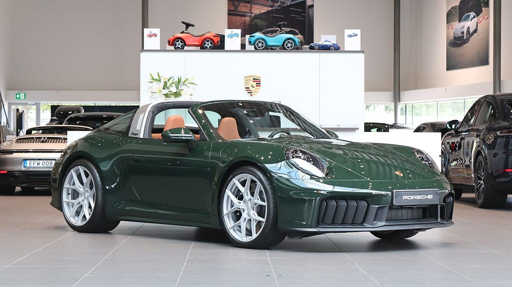 Porsche 911 Targa 4 GTS PTS Brewster Green / Utökat läder...