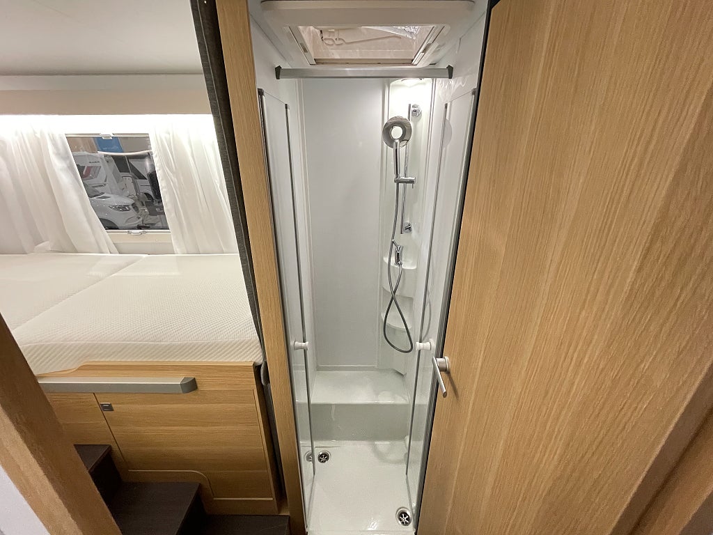 Adria Matrix Axess 670 SL /Taksäng/Automat/5 bältad/B-körkort - Adria