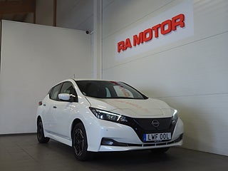 Halvkombi Nissan Leaf 1 av 22