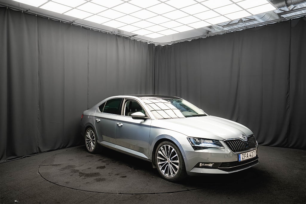Skoda Superb 2.0 TSI 4x4 L&K PANO B-VÄRMARE LÄDER DRAG KAMERA 280hk