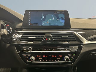 BMW 520d xDrive Touring Steptronic Sport line D&M-Värm/Drag/S&V – bild 11