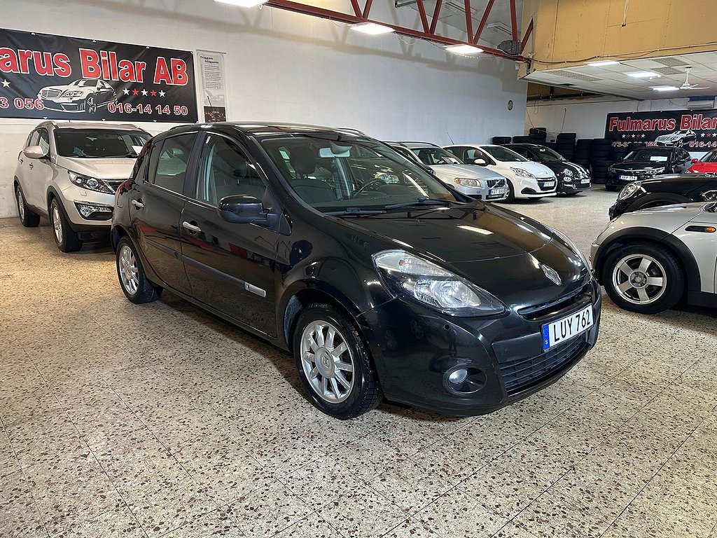 Renault Clio Halvkombi 1.2 Besiktigad & Ny Servad 75hk