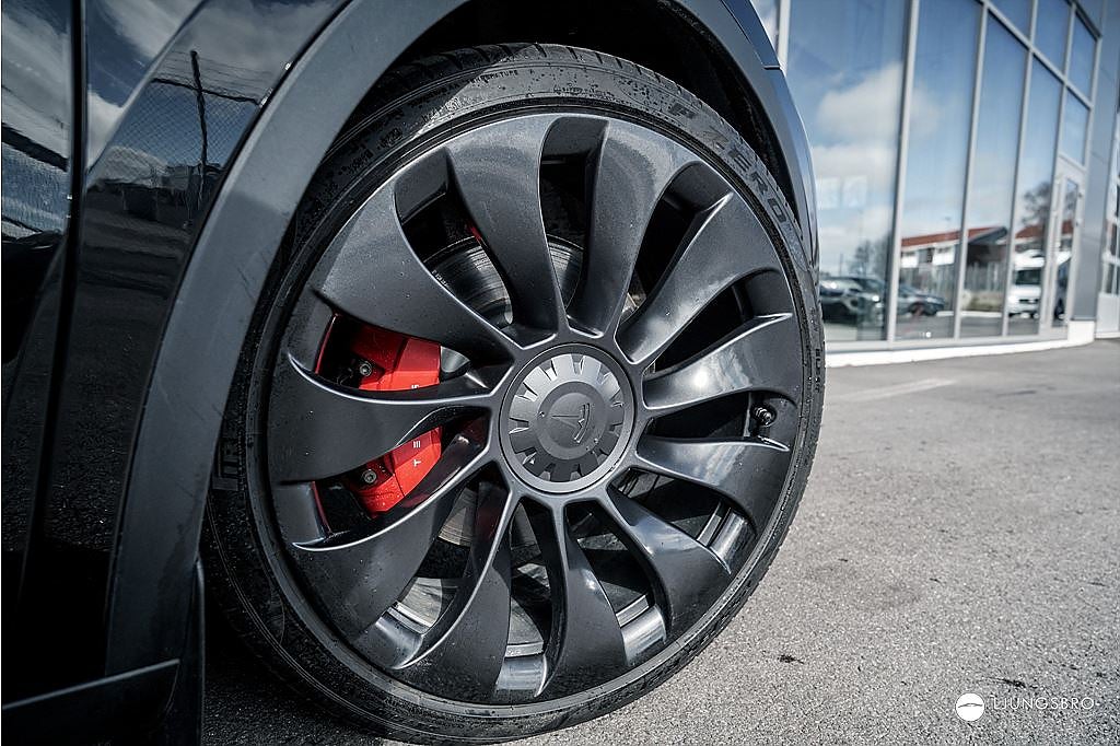 Tesla Model Y Performance 534hk / 1 Ägare / Dragkrok