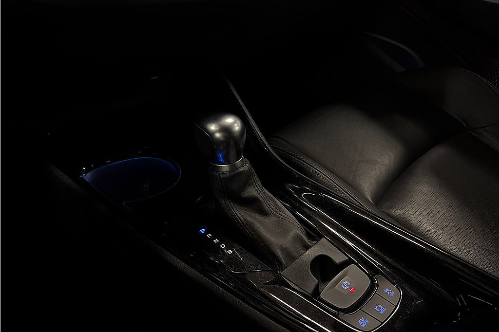 Toyota C-HR Hybrid CVT, Executive JBL, Kamera, Navi, 4,99% RÄNTA