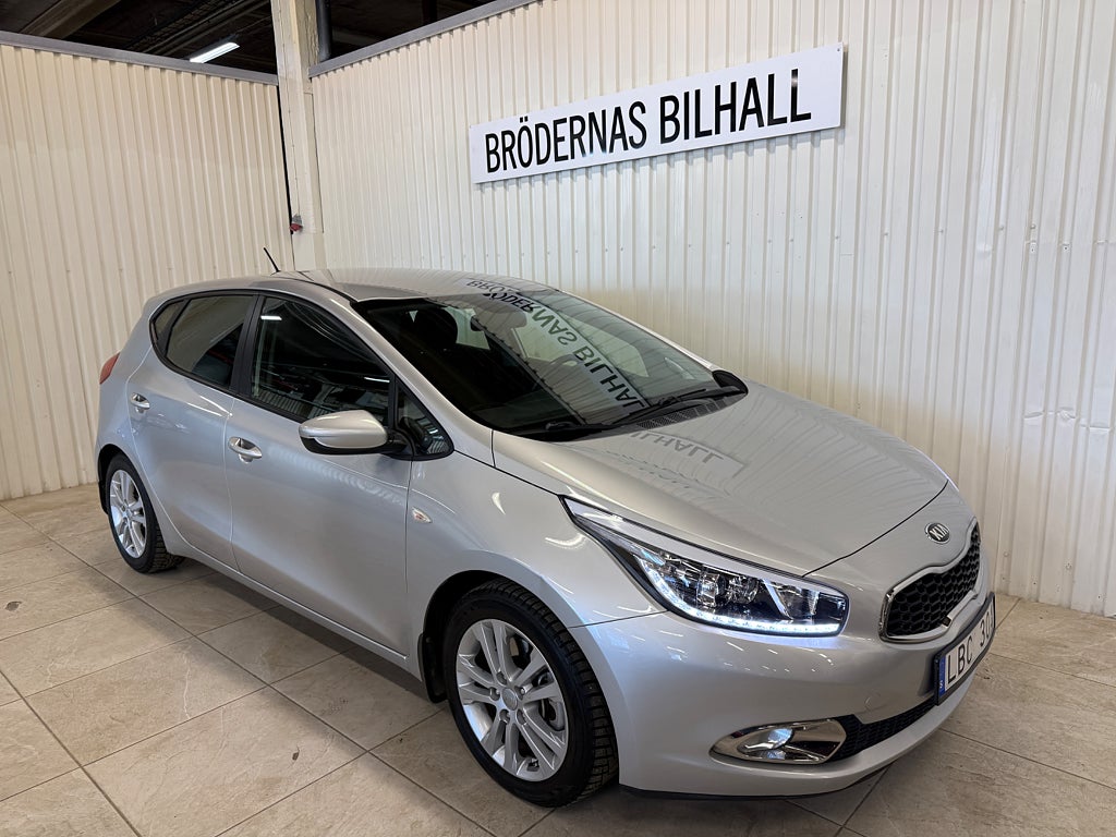 Kia Ceed 1.4 CVVT EX/ Kamkedja/ Dragkrok/ Motorvärmare/ 6-Växel