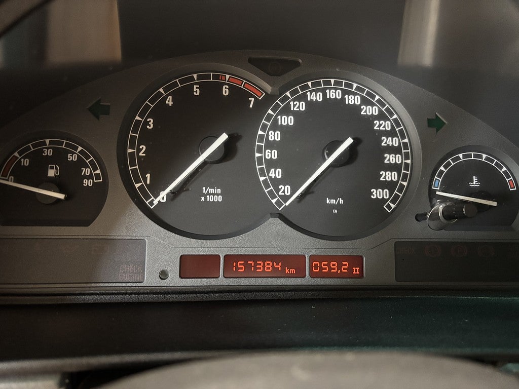 BMW 850 i 300hk