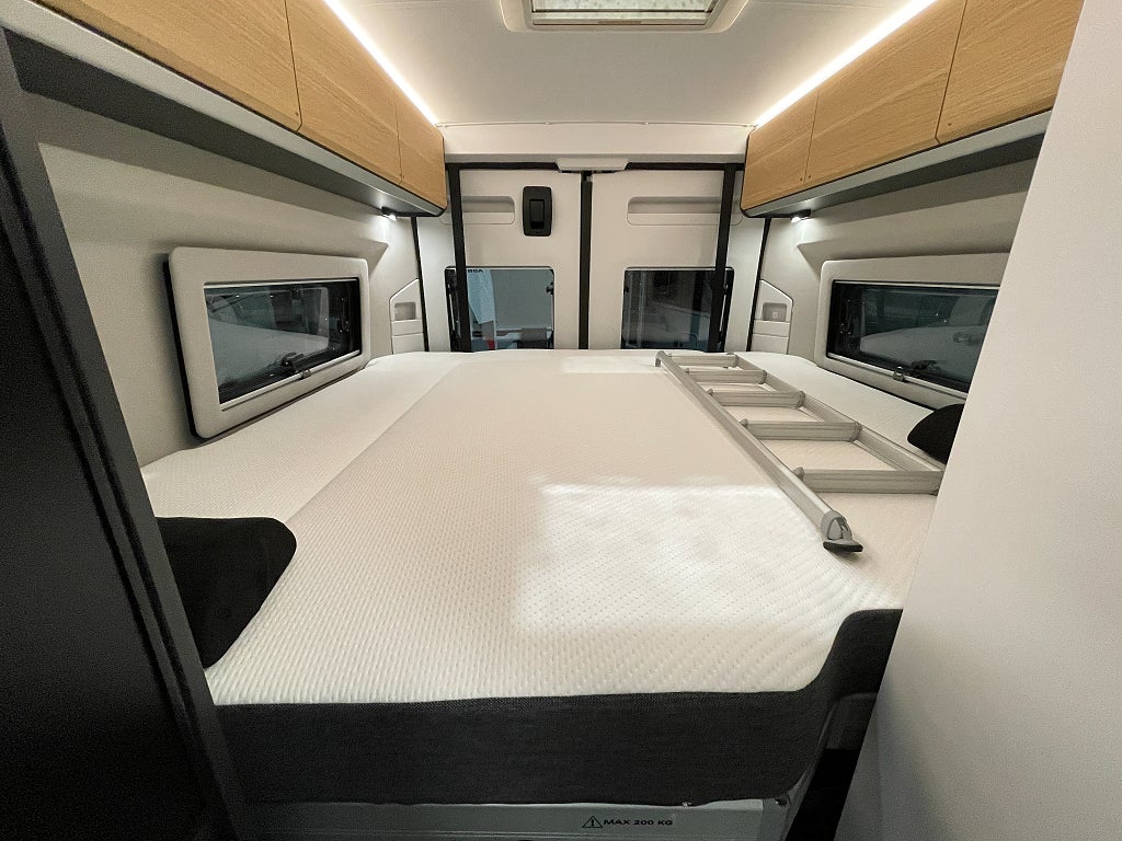 Adria Twin 640 SGX /Automat /höj & sänkbar säng/Multimedia/ - Adria