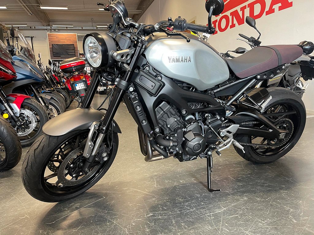 Yamaha XSR900 