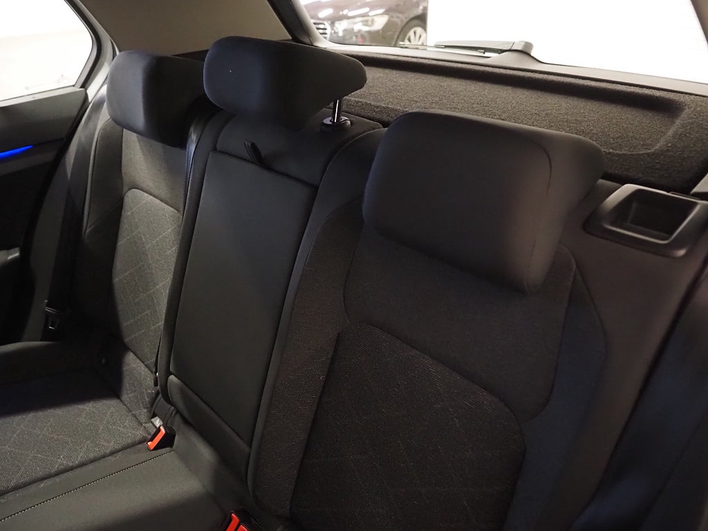 Volkswagen Golf 2.0 TDI 116hk Backkamera P-Värmare Drag 2022