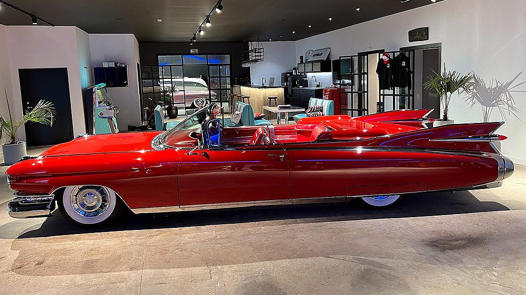 Bilen har renoverats och är i utställningsskick. 