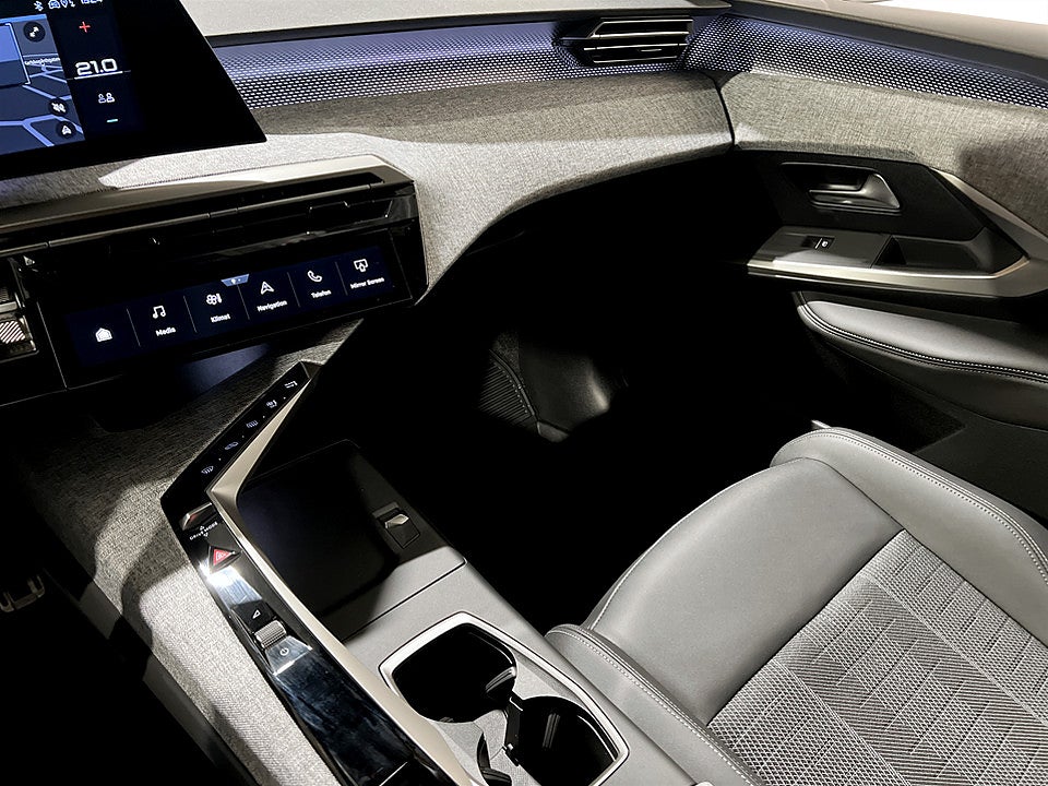 Bild på Peugeot 5008 GT Hybrid 145hk Aut - B-KAMERA,DRAG,CARPLAY