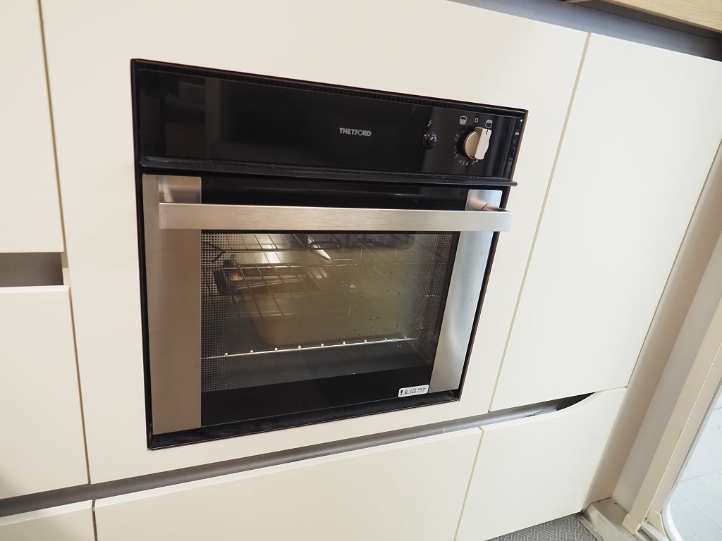 Adria Adora 613 HT I Frontkök I ALDE I Låga långbäddar 2021