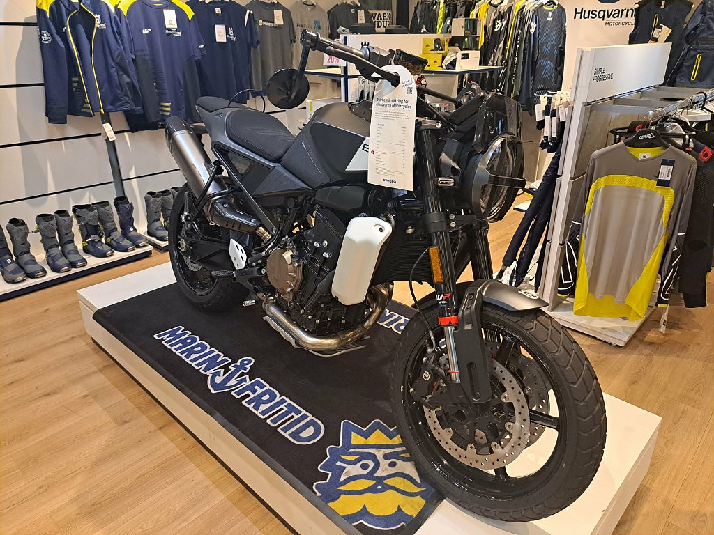 Husqvarna SVARTPILEN 801 Display (Acrapovic) 
