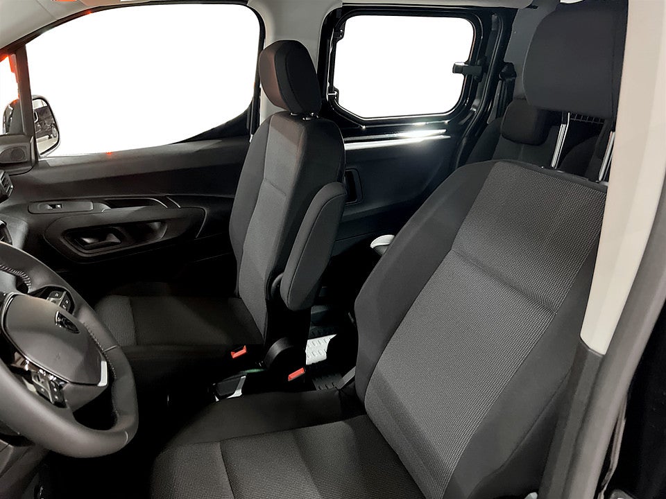 Bild på Peugeot Partner Crew Cab 130hk Aut - EDITION! SERVICE & V-HJUL INGÅR!