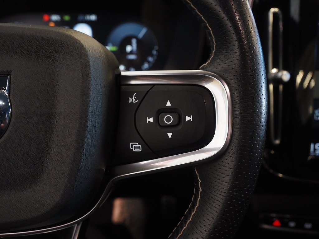 Volvo XC40 Recharge T5 262hk R-Design |Pano|Navi|Kamera| 2021