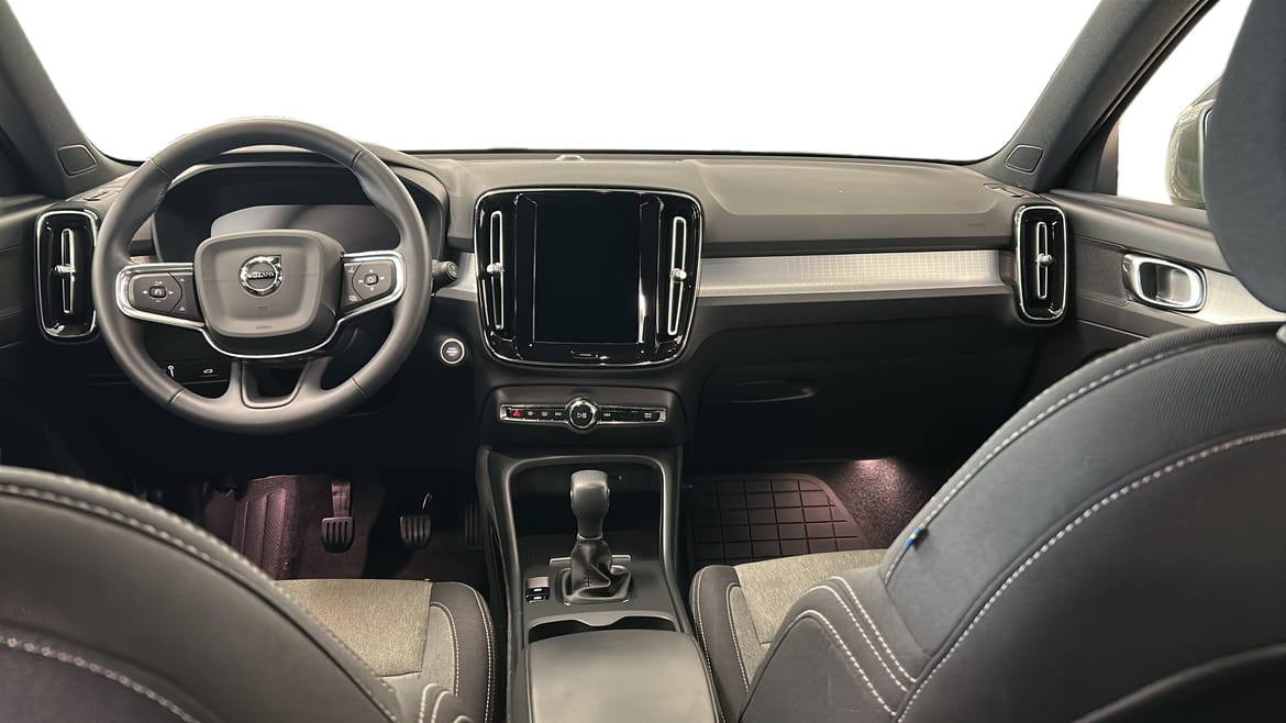 Volvo XC40 T2 FWD Momentum Advanced 2022, photo 6/10