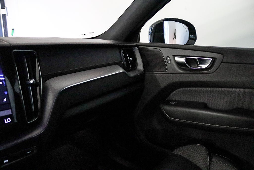 Volvo XC60 B5 AWD R-Design H/K Panorama HuD 360° Dragkrok VOC