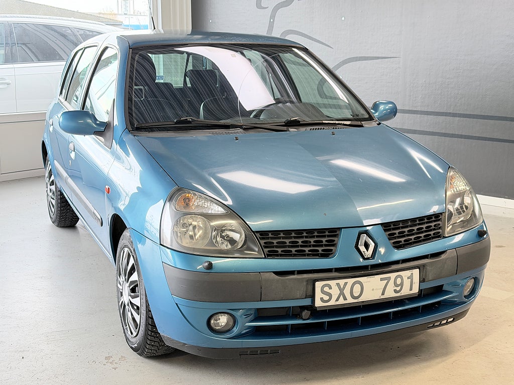 Renault Clio 1.2 75hk Expression | AC | Vinterdäck | Nybes